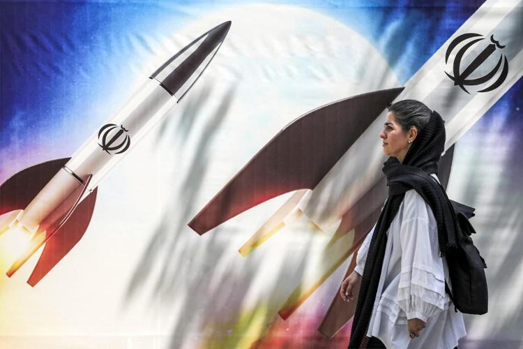 Un murales nel centro di Teheran