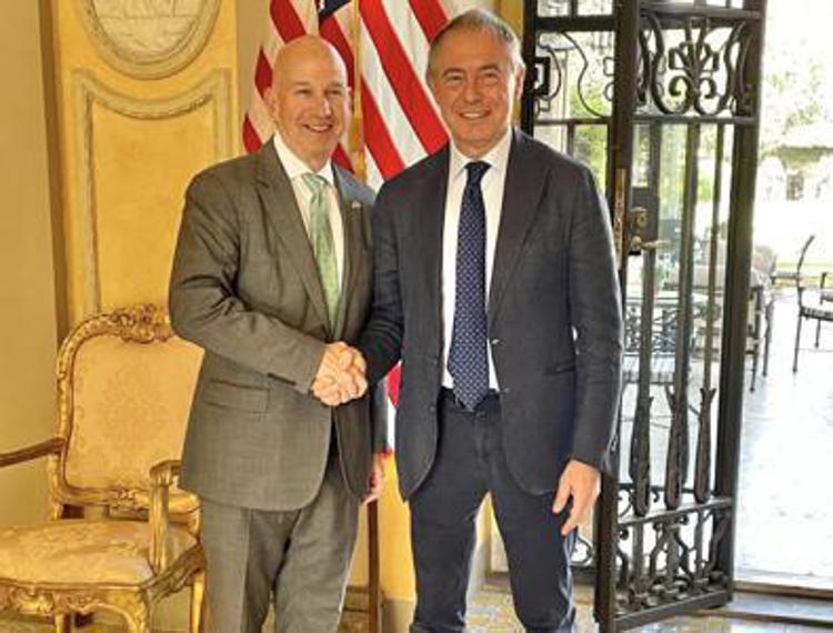 US ambassador Jack Markell (L) with Italy's industry minister Adolfo Urso (R)