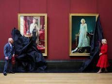 I ritratti di Carlo e Camilla (Afp)