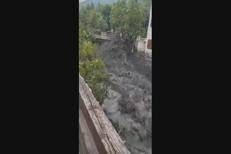 Bardonecchia, esonda il rio Merdovine e l'acqua travolge tutto - Video