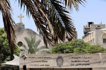 Gaza, la chiesa della Sacra Famiglia dopo il raid israeliano - Afp