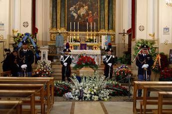Pippo Baudo, alle 16 i funerali. Padre spirituale: