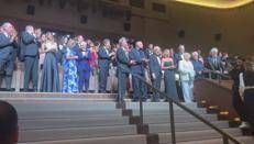 Venezia 2025, standing ovation per Sorrentino: 8 minuti di applausi - Video
