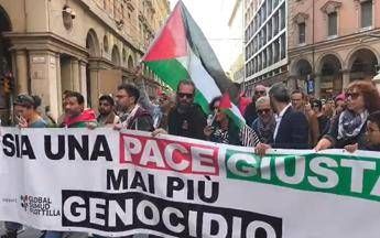 Il corteo pro Pal a Bologna