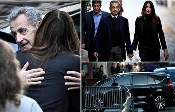 L'ex presidente francese Nicolas Sarkozy con la moglie Carla Bruni - (Afp)