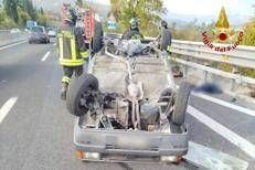 Tamponamento e auto rovesciata ad Ascoli Piceno, uomo soccorso in eliambulanza