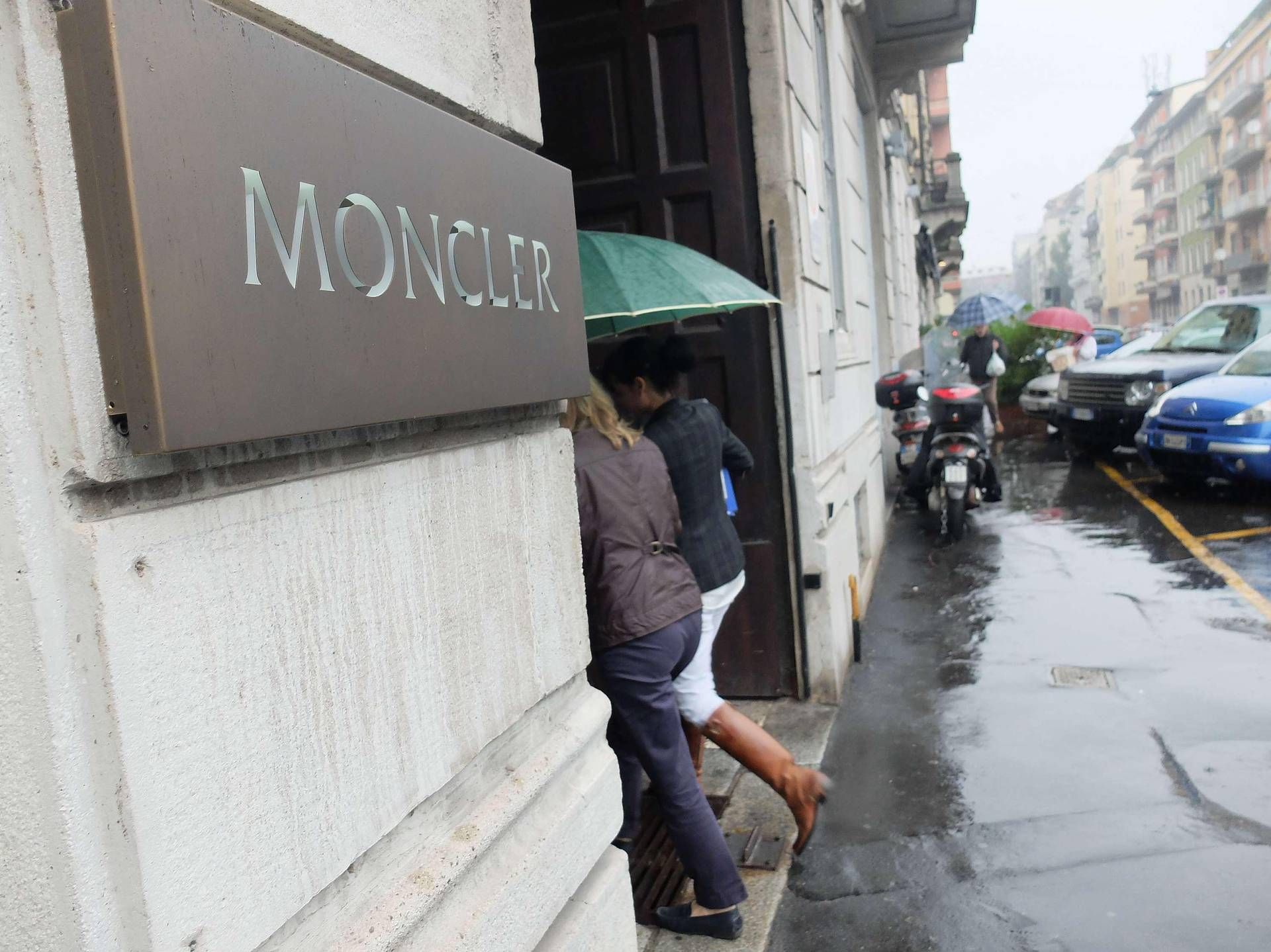moncler via stendhal milano moncler via stendhal milano
