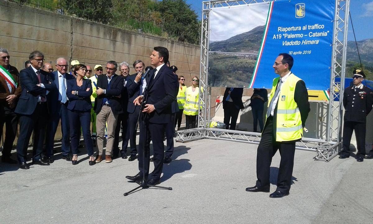 Renzi in Sicilia: "Il sud ripartirà". L'omaggio a Pio La Torre Renzi in Sicilia: "Il sud ripartirà". L'omaggio a Pio La Torre