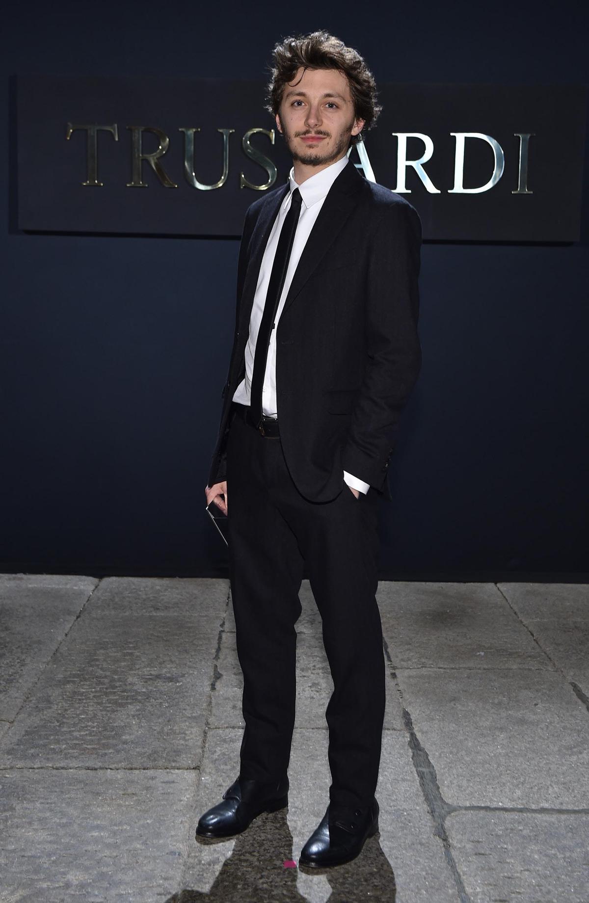 Abiti Da Cerimonia Uomo Trussardi Shop, 50% OFF | www.ingeniovirtual.com