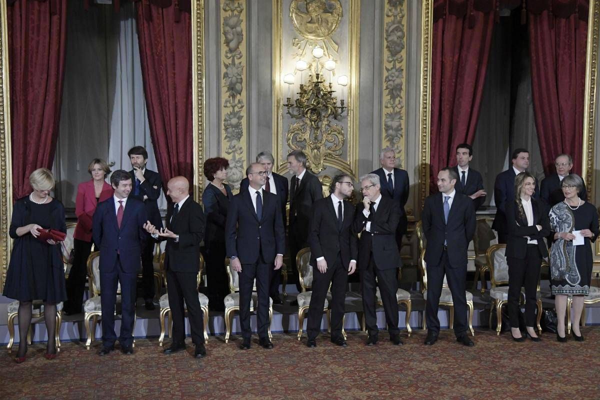 Nasce il governo Gentiloni Alfano e Finocchiaro ministri