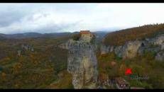 La chiesa sul monolite alto 40 metri