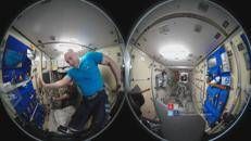 Ecco come si tagliano i capelli nello spazio