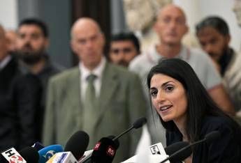 Raggi cancella Roma 2024: No alle Olimpiadi del mattone Raggi cancella Roma 2024: No alle Olimpiadi del mattone