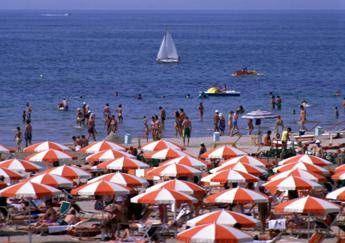 In Riviera è già estate, oltre 1,5 mln di turisti per il ponte. In Riviera è già estate, oltre 1,5 mln di turisti per il ponte.