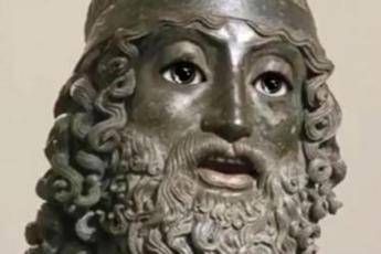 Chiusura aeroporto Reggio Calabria, i Bronzi di Riace protestano /Video Chiusura aeroporto Reggio Calabria, i Bronzi di Riace protestano /Video