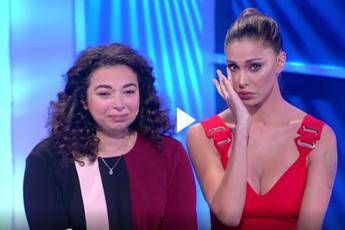 Siamo due ragazzi poveri, Bélen si commuove a 'C'è posta per te' /Video Siamo due ragazzi poveri, Bélen si commuove a 'C'è posta per te' /Video