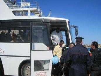 Migranti, denuncia avvocati diritti umani: Da Viminale rastrellamento nigeriani Migranti, denuncia avvocati diritti umani: Da Viminale rastrellamento nigeriani