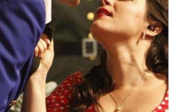 Il profumo di maschio? Lei lo sente Il profumo di maschio? Lei lo sente