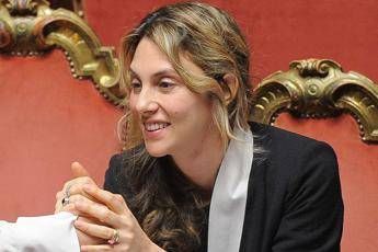Firmato accordo contratto statali: rialzi da 63 a 117 euro Firmato accordo contratto statali: rialzi da 63 a 117 euro