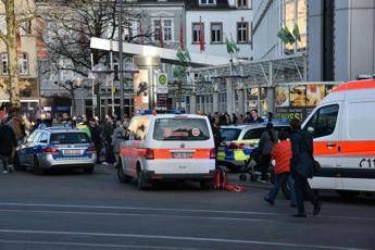 Germania, auto su folla a Heidelberg: un morto, due i feriti Germania, auto su folla a Heidelberg: un morto, due i feriti