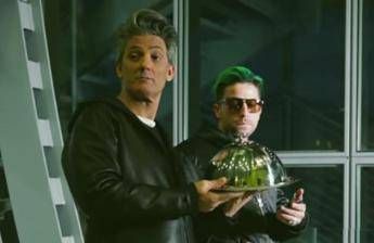 Danti sfotte Vacchi, arriva 'Enjoy' e nel video c'è anche Fiorello/Guarda Danti sfotte Vacchi, arriva 'Enjoy' e nel video c'è anche Fiorello/Guarda