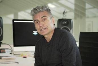 Ligabue sospende il tour: Devo operarmi ad una corda vocale Ligabue sospende il tour: Devo operarmi ad una corda vocale