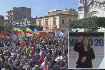 Locri, in 25mila scendono in piazza contro le mafie Locri, in 25mila scendono in piazza contro le mafie