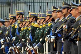 Guardia di finanza, concorso per 461 allievi marescialli: ecco come candidarsi Guardia di finanza, concorso per 461 allievi marescialli: ecco come candidarsi