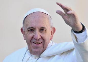 Papa: Stop a radio e tv per 10 minuti. Saremo pieni di gioia Papa: Stop a radio e tv per 10 minuti. Saremo pieni di gioia