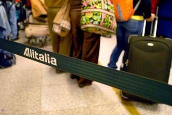 Alitalia, Calenda: Immorale punire lavoratori ma anche i contribuenti Alitalia, Calenda: Immorale punire lavoratori ma anche i contribuenti