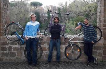 Tre attori in bicicletta, parte 'Altri mondi bike tour' Tre attori in bicicletta, parte 'Altri mondi bike tour'