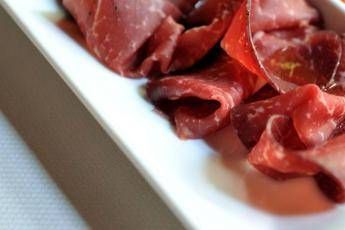 Alimenti, esperto: integratori per sport? Meglio bresaola e succhi con sale Alimenti, esperto: integratori per sport? Meglio bresaola e succhi con sale