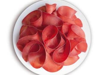 Identikit della Bresaola della Valtellina igp gusto e leggerezza che hanno sedotto gli italiani Identikit della Bresaola della Valtellina igp gusto e leggerezza che hanno sedotto gli italiani