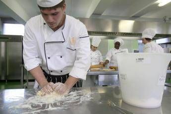 A Milano e Brianza si cercano cuochi e aiuto cuochi A Milano e Brianza si cercano cuochi e aiuto cuochi