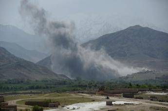 Bomba Usa in Afghanistan, Is nega vittime: Nessun morto o ferito tra i nostri Bomba Usa in Afghanistan, Is nega vittime: Nessun morto o ferito tra i nostri