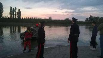 Reggio Emilia, donna fa il bagno nel Po e scompare Reggio Emilia, donna fa il bagno nel Po e scompare