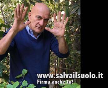 'Vip4Soil', da Bisio a Carboni testimonial contro il consumo di suolo 'Vip4Soil', da Bisio a Carboni testimonial contro il consumo di suolo