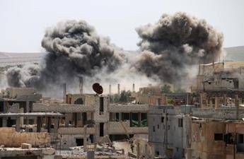Gas, missili e morte: inferno Siria Gas, missili e morte: inferno Siria