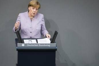 Brexit, Merkel: Londra non avrà i benefici di Stato Ue Brexit, Merkel: Londra non avrà i benefici di Stato Ue
