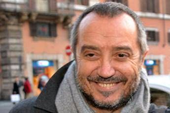 Franco Di Mare in ospedale, i fan lo sommergono di messaggi: Torna presto Franco Di Mare in ospedale, i fan lo sommergono di messaggi: Torna presto