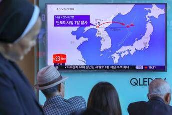 Kim lancia supermissile, gli Usa: È paranoico Kim lancia supermissile, gli Usa: È paranoico