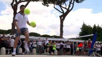 Bnl porta al Foro Italico lo spettacolo del freestyle tennis /Video Bnl porta al Foro Italico lo spettacolo del freestyle tennis /Video