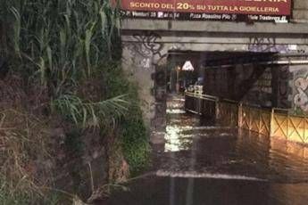 Nubifragio manda in tilt Roma Nubifragio manda in tilt Roma