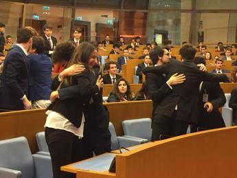 Studenti parlamentari per un giorno, alla Camera 2 ddl under 25 Studenti parlamentari per un giorno, alla Camera 2 ddl under 25