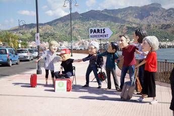 G7, flash mob Oxfam su clima /Video G7, flash mob Oxfam su clima /Video
