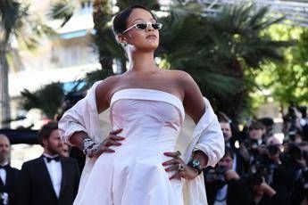 Sei grassa, Rihanna presa di mira sul web Sei grassa, Rihanna presa di mira sul web