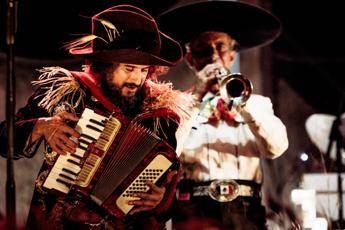 Vinicio Capossela a Festambiente con 'Combat folk' Vinicio Capossela a Festambiente con 'Combat folk'