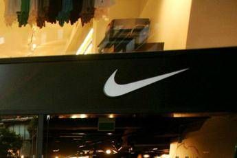 Nike taglia, il 'baffo' pronto a licenziare Nike taglia, il 'baffo' pronto a licenziare