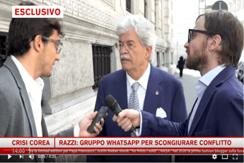 Antonio Razzi 'salvatore del mondo', la clip è virale Antonio Razzi 'salvatore del mondo', la clip è virale