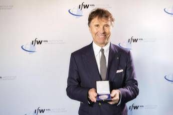 Brunello Cucinelli ottiene il Global Economy Prize Brunello Cucinelli ottiene il Global Economy Prize